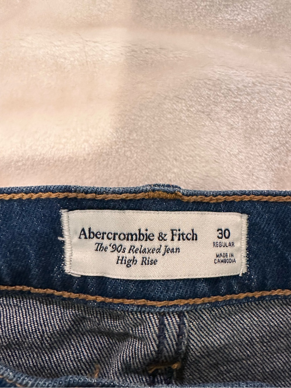 Abercrombie High Rise 90s Relaxed Jean - Picture 2 of 5